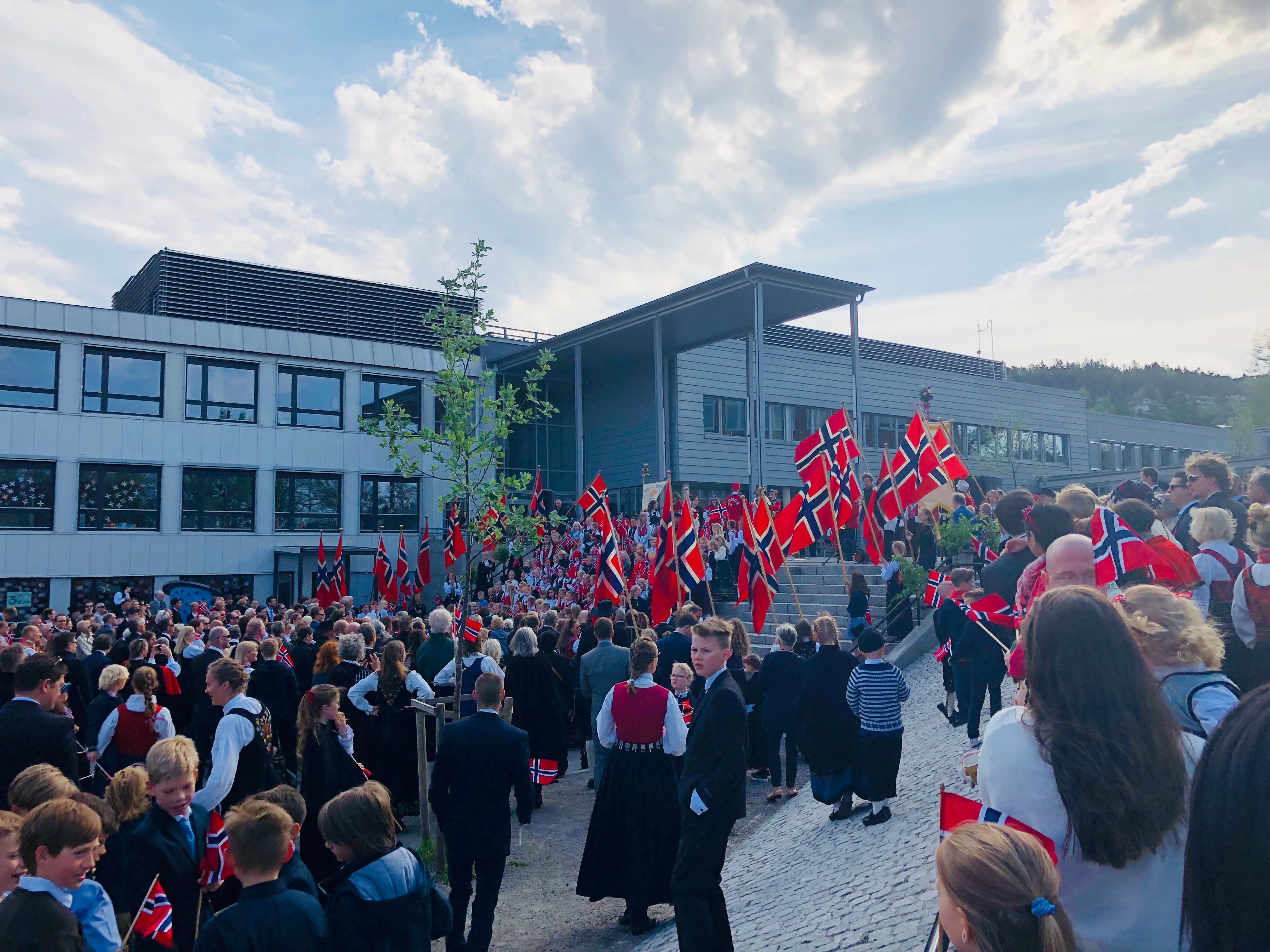 17. mai var dagen da det ble trafikktopp på sosiale medier og bildemeldinger. Bildet er fra Kjelsås skole. Foto: Anders Krokan