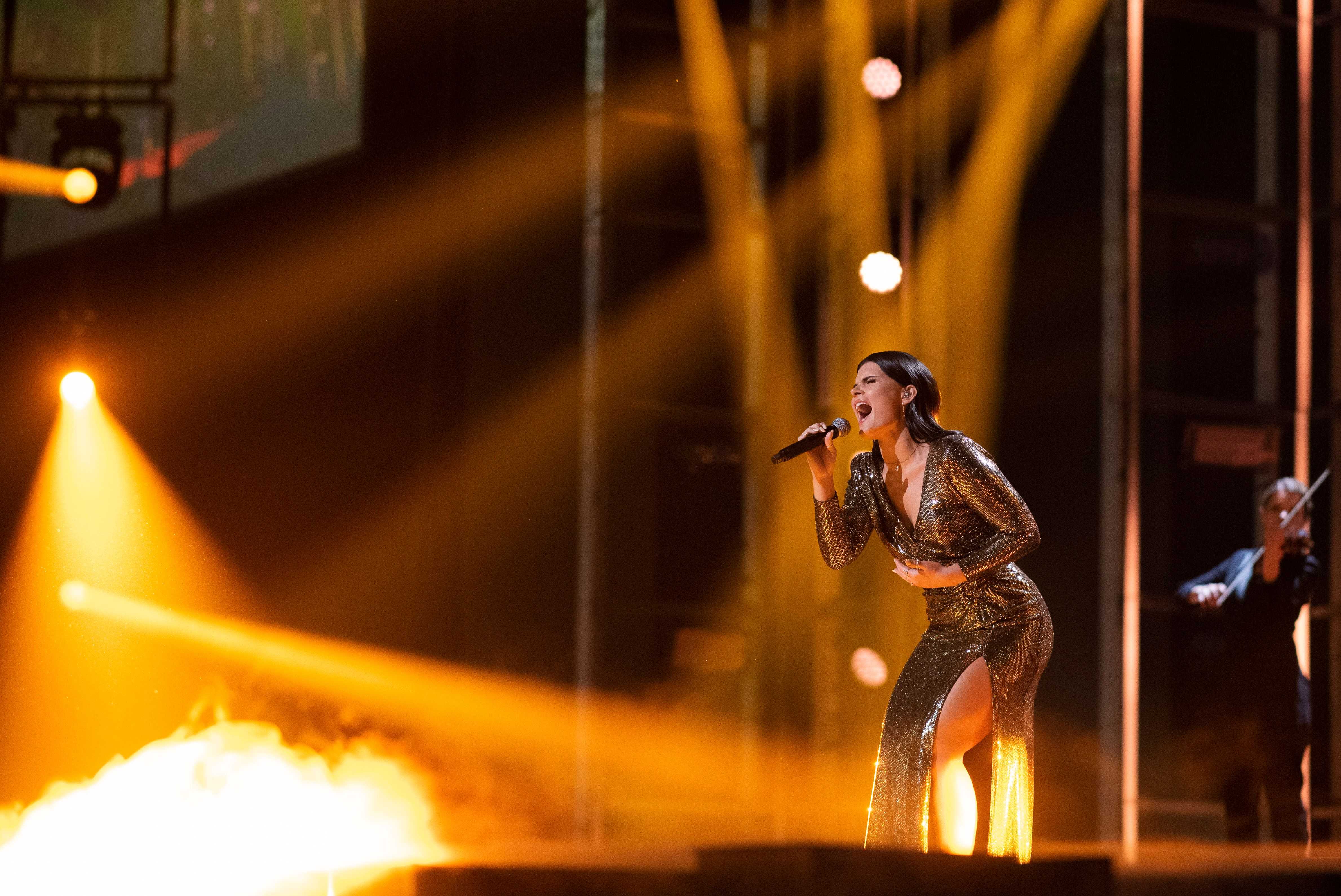 Melodi Grand Prix er fest, kostymer og show, noe nordmenn stortrives med, viser trafikktall fra Telenor. Her fra fjorårets finale med vinner Ulrikke Brandstorp. Foto: Martin Fjellanger