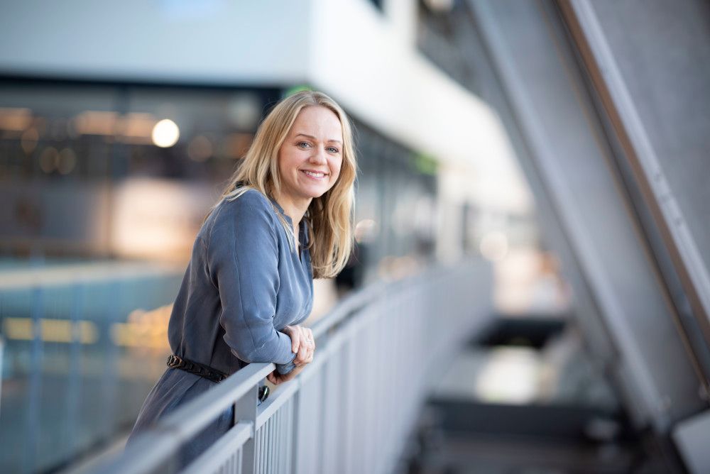 Vi ser at det måned for måned denne høsten er flere som ser på TV og det tilbringes mer tid foran TV-en, sier leder for Telenor T-We, Camilla Amundsen. Foto: Martin Fjellanger