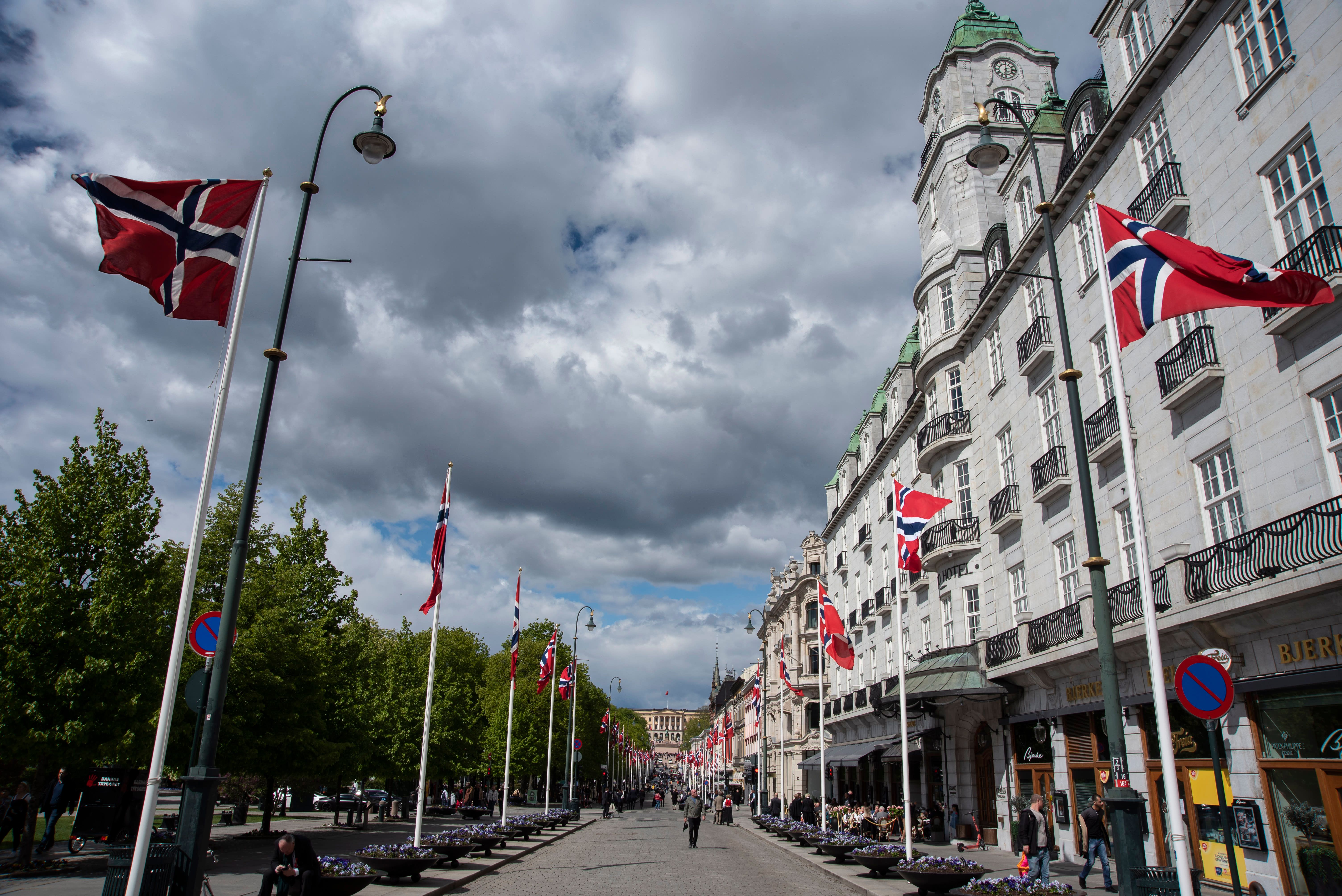 Mens paradegaten Karl Johan var synlig tynnere befolket enn normalt 17. mai, var det full aktivitet på nettet. Foto: Martin Fjellanger.