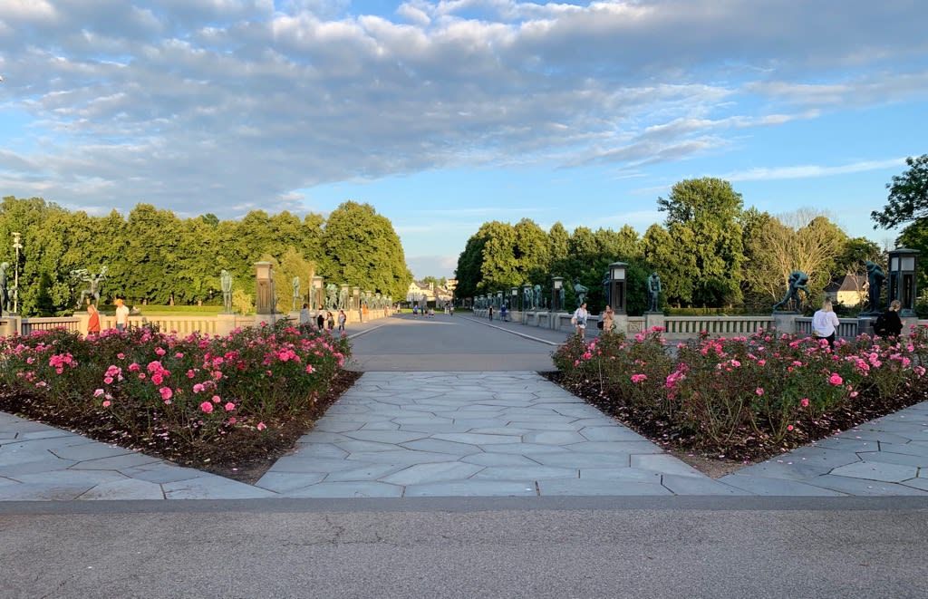 Det har vært uvanlig stille i Vigelandsparken i sommer, viser trafikktall fra Telenor for juli måned. Foto: Roald Orheim