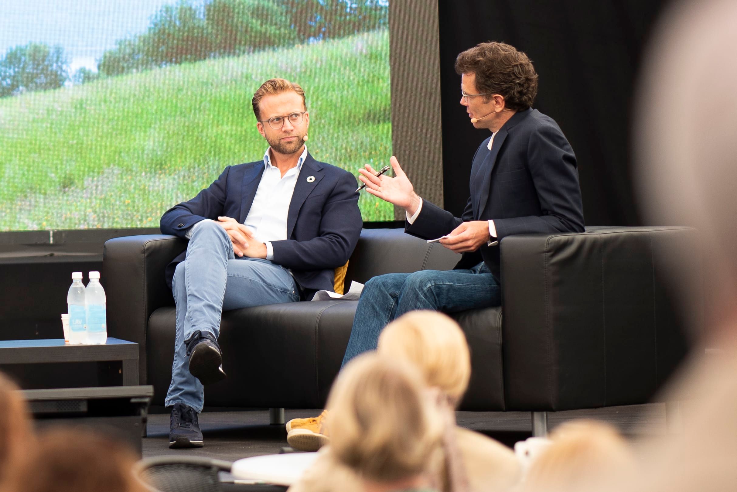 Digitaliseringsminister Nikolai Astrup  og adm. dir. i Telenor Norge Petter-Børre Furberg.  Foto: Martin Phillip Fjellanger. 