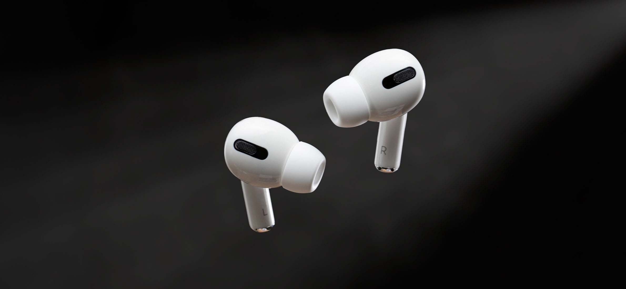 AirPods Pro på svart bakgrunn