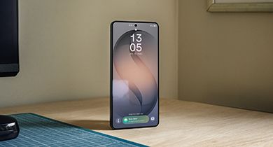 nye samsung galaxy s26 ultra står på et bord