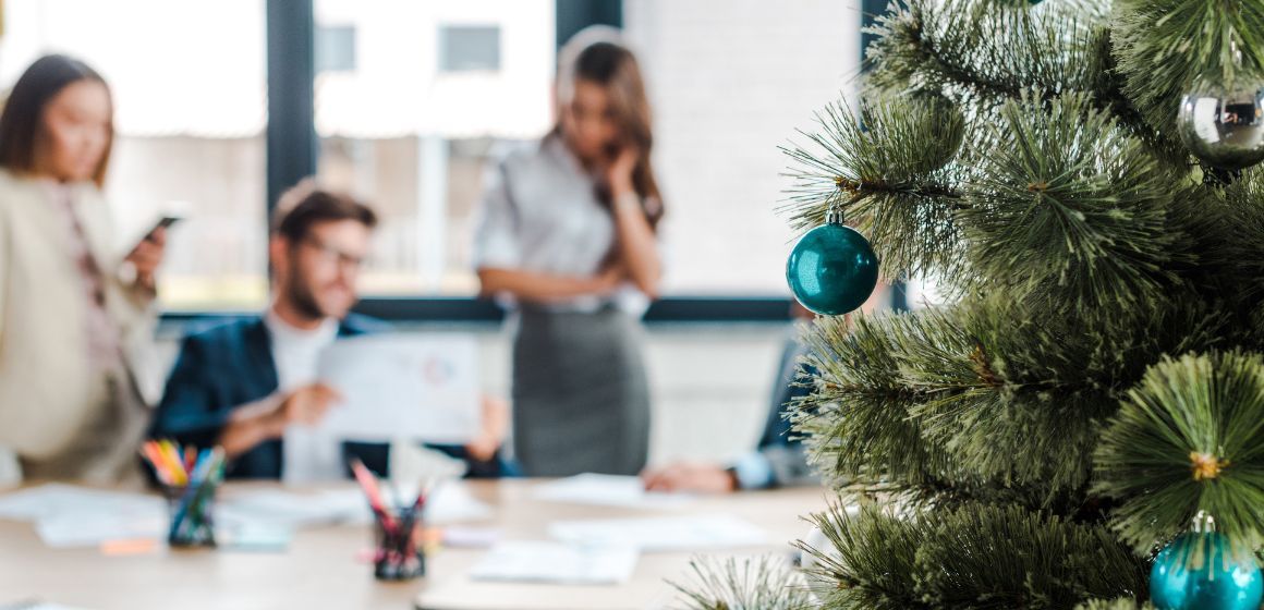 bedrift, juletre, mennesker, gjør klar til jul