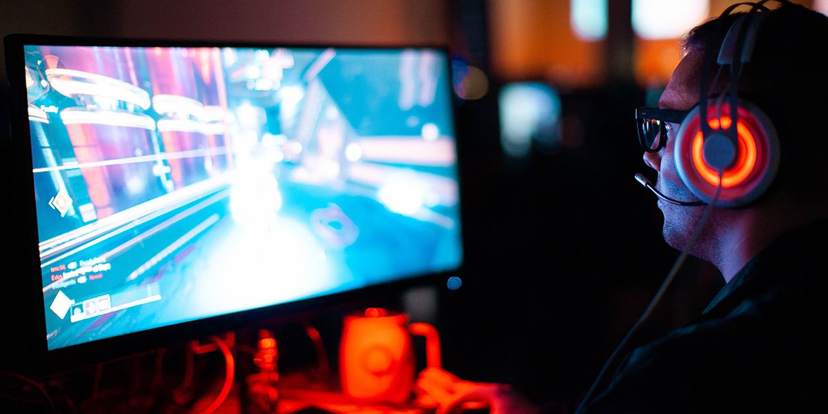 Bilde av noen som driver med e-sport.