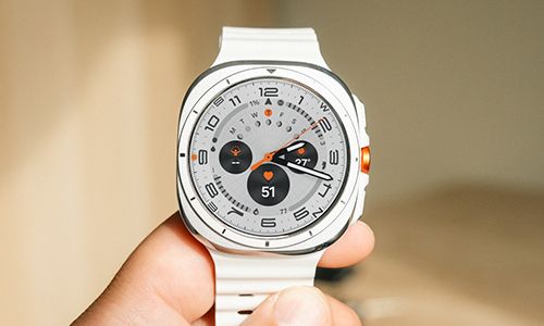 bilde av samsung galaxy watch ultra i hvit