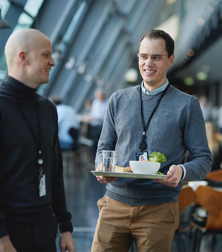 Kjetil i kantina på Telenor 